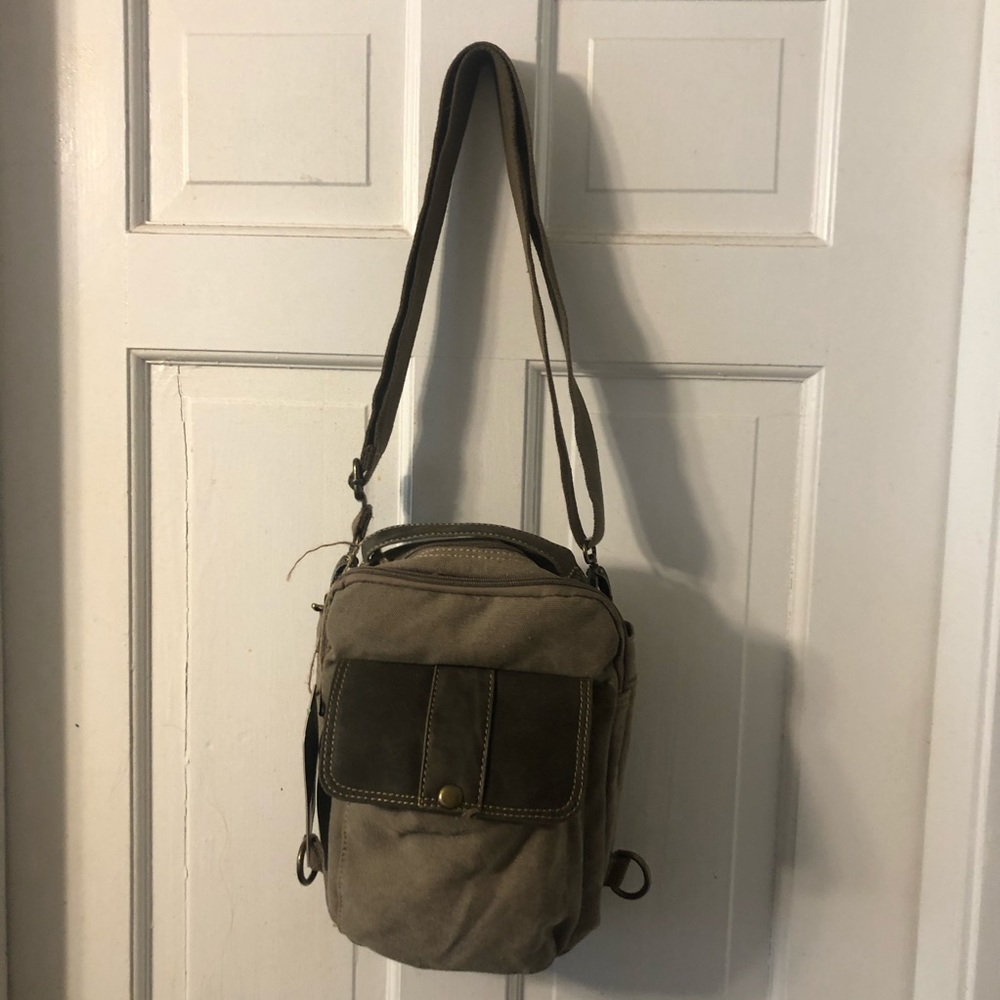 Cargoit Crossbody bag with multi pockets